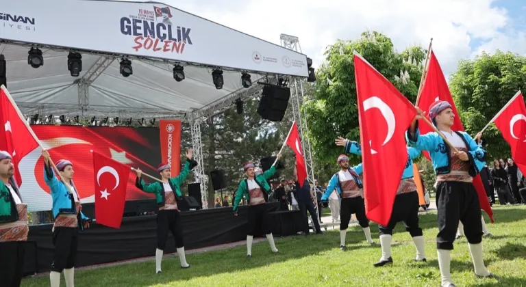 Kayseri Kocasinan'da Gençlik Şöleni'ne büyük ilgi