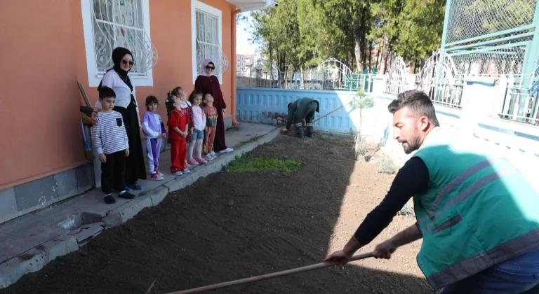 Kayseri Kocasinan'da minik eller toprağa değiyor