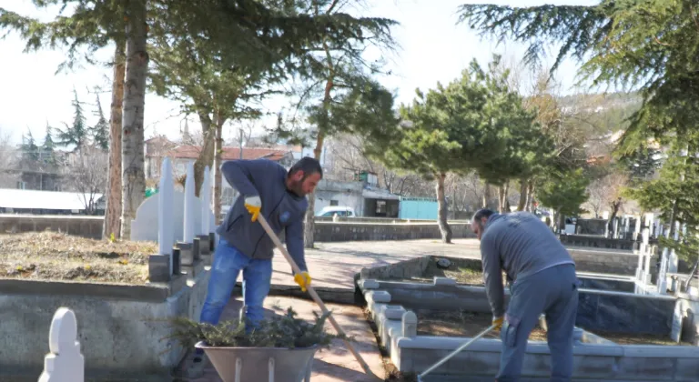 Kayseri Melikgazi'de mezarlıklarda bayram temizliği