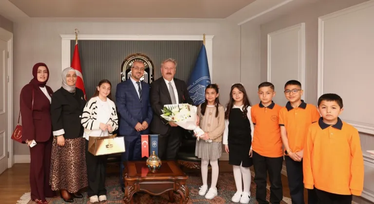 Kayseri Melikgazi'de minik Toprak'ın başkanlık heyecanı