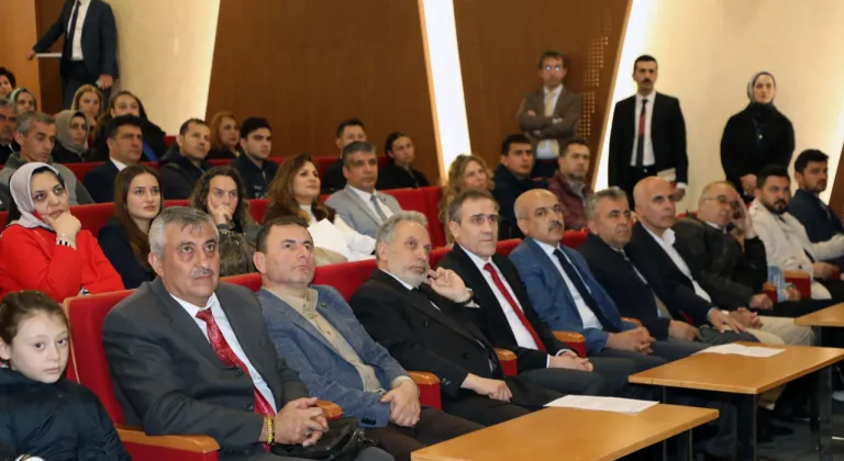 Kayseri Talas'ta atıklar sanata dönüşüyor
