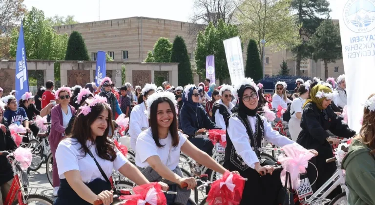 Kayseri'de 'çiçek' annelerden bisiklet turu