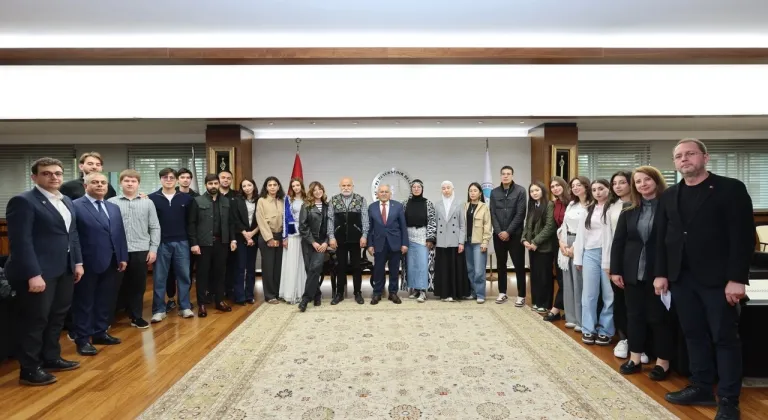 Kayseri'deki Türk Dünyası gençlerinden Başkan Büyükkılıç'a ziyaret