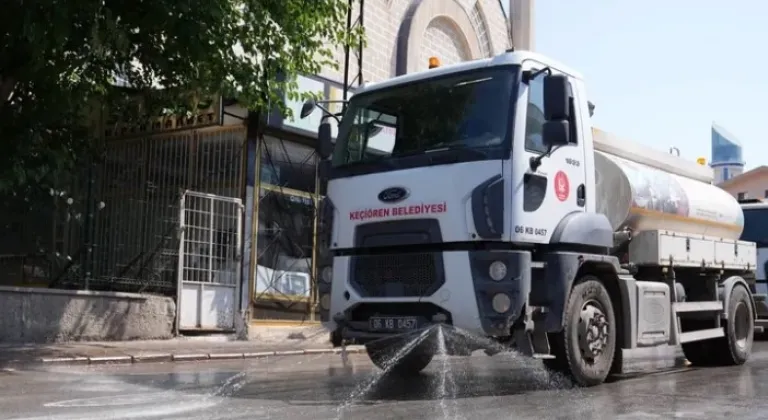 Keçiören’de Cadde ve Sokaklar Tazyikli Suyla Temizlendi