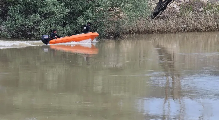 Kelkit Çayı'na düşerek kaybolan 2 genci arama çalışmaları 5'inci gününde