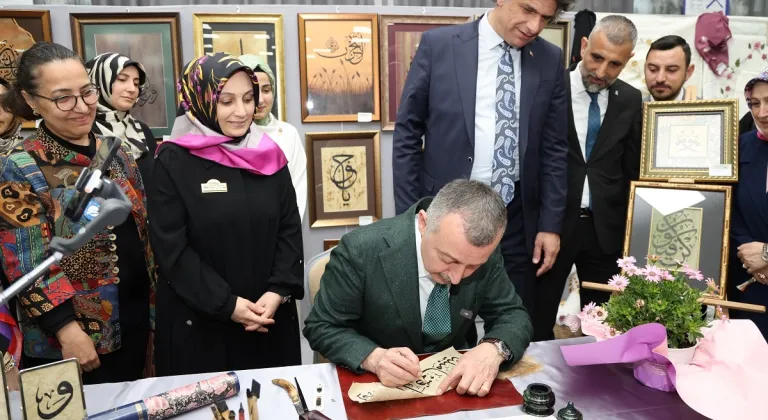 KO-MEK ilçe sergileriyle el emeklerini görücüye çıkarıyor