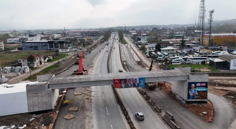 Kocaeli Başiskele'de dev kirişler 9 saatte yerleştirildi