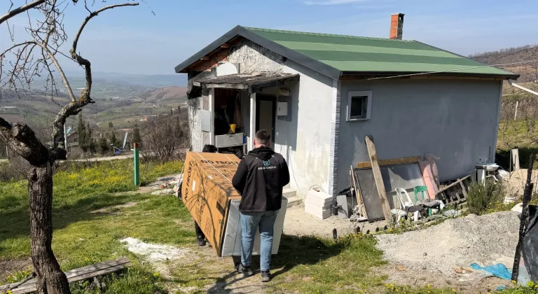 Kocaeli Büyükşehir, yangın mağduru aileyi ayağa kaldırdı