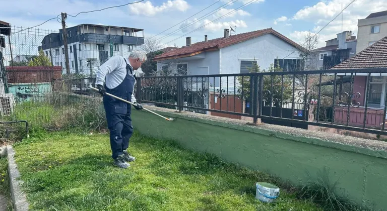 Kocaeli Çayırova’daki parkların duvarlarında bakım çalışması