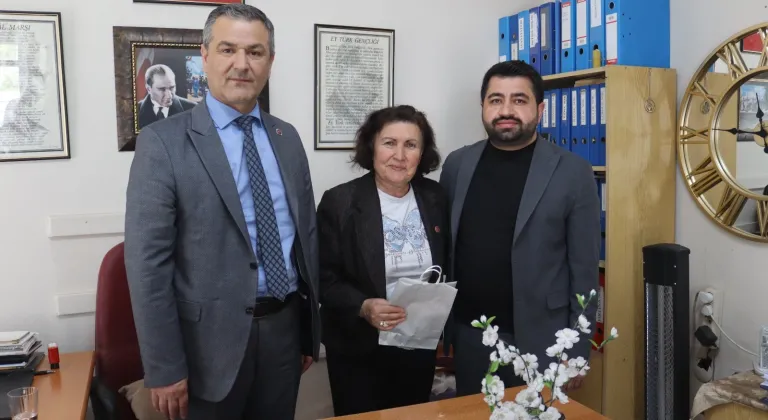 Kocaeli İzmit'te kadın muhtarlara Anneler Günü ziyareti