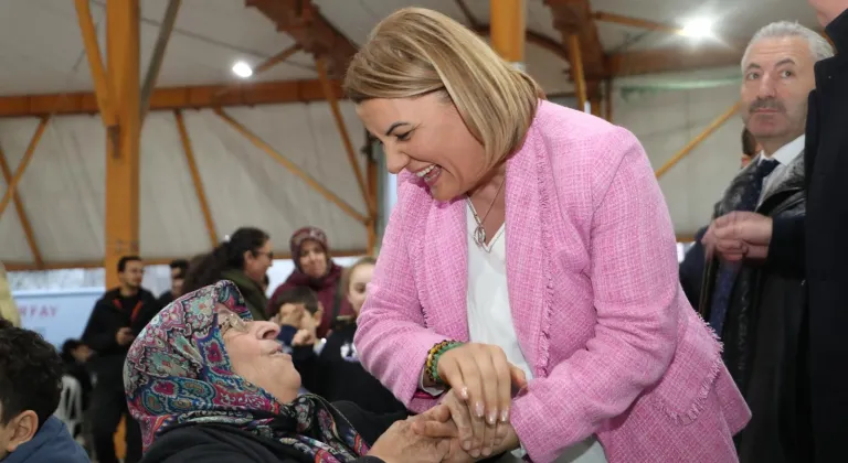 Kocaeli İzmit'te yüzlerce kişi aynı sofrada buluştu