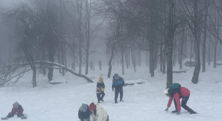 Kocaeli Kuzuyayla’da bayram sevinci karla buluştu