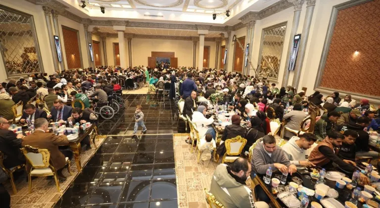 Kocaeli'de Başkan Büyükakın, Gazzeli ailelerle oruç açtı