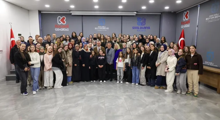Kocaeli’de Başkan Büyükakın’dan soydaş öğrencilere misafirperverlik