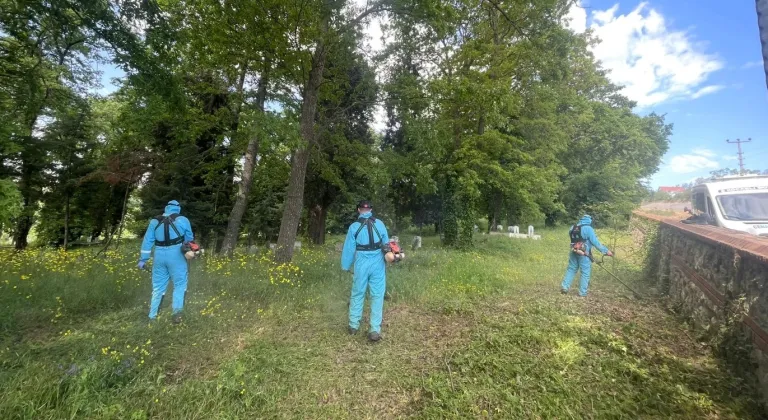 Kocaeli'de bayram hazırlığında mezarlıklara özel bakım