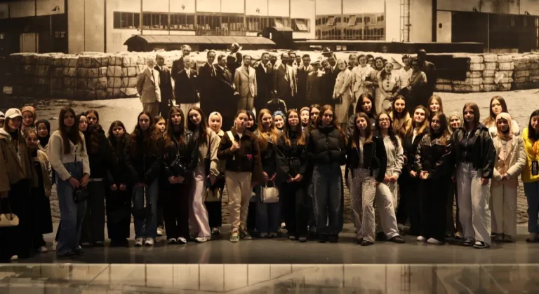 Kocaeli’de İskeçeli gençler şehri keşfetti