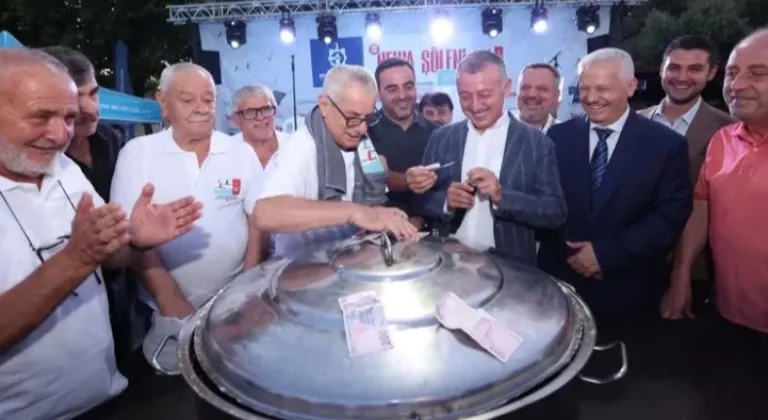 Kocaeli’de Kazanlar Kaynadı, Helvalar Dağıtıldı

