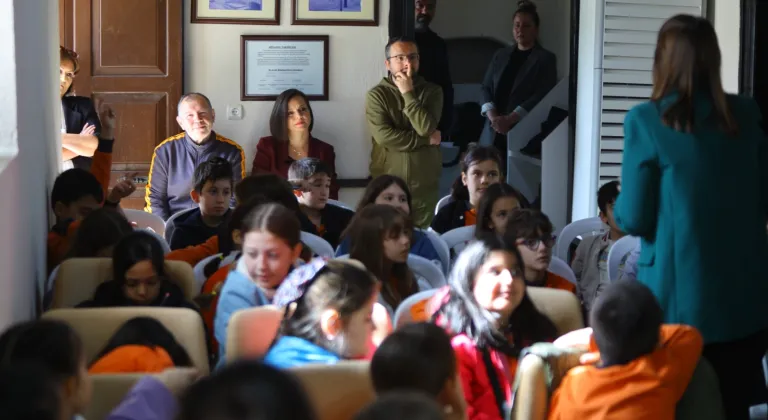 Kocaeli'de 'Masal Çarşambaları' çocukların hayal dünyasını aydınlatıyor