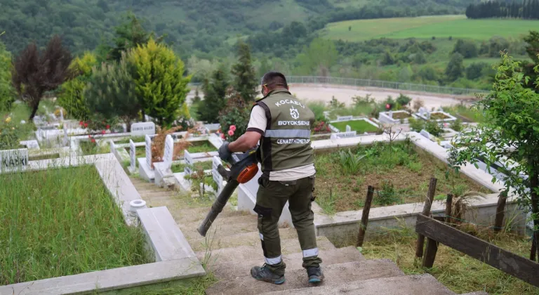 Kocaeli’de şehitlik ve mezarlıklar bayrama hazır