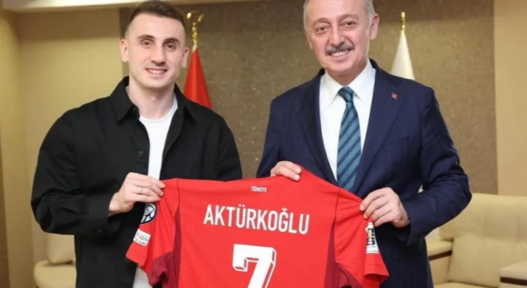 Kocaeli'nin gururundan Başkan Büyükakın’a Milli forma