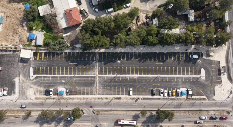 Konak’ta Trafiğe Nefes: Gaziler Caddesi Yenilendi, Ücretsiz Otopark Hizmete Açıldı