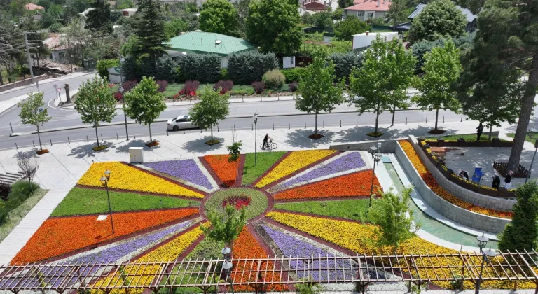 Konya çiçekleriyle göz kamaştırıyor