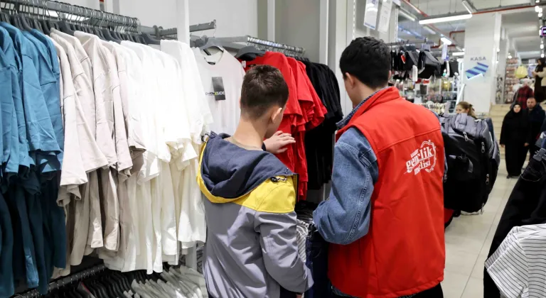 Konya Karatay Gençlik Meclisi'nden çocuklara bayram sürprizi