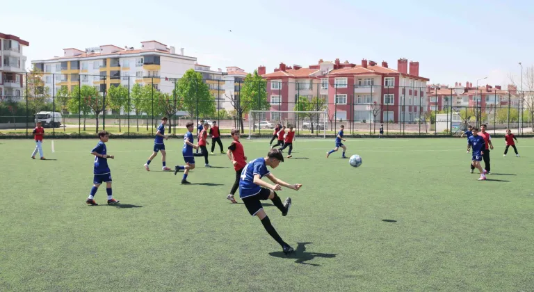 Konya Karatay'da sahada kardeşlik turnuvası