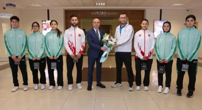 Konya Selçuklu’da Başarılı Sporculardan Başkan Pekyatırmacı’ya Anlamlı Ziyaret







