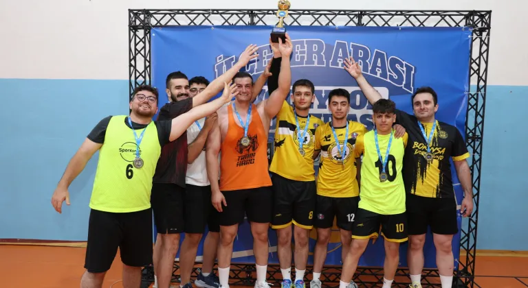 Konya'da 25 ilçede 2 bin 460 sporcu voleybol heyecanına ortak oluyor