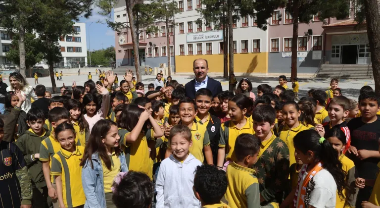 Konya'da Başkan Altay'dan okuluna nostaljik ziyaret