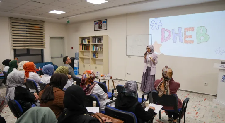 Konya'da Çocuk Mektebi’nde ailelere eğitim semineri