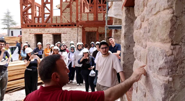 Konya'da mimarlık öğrencilerinden Arasta incelemesi