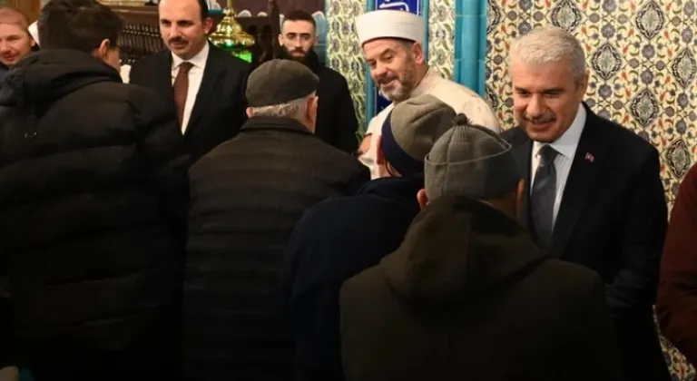 Konya'da Vali Akın ve Başkan Altay, Kandil Bereketini Paylaştı