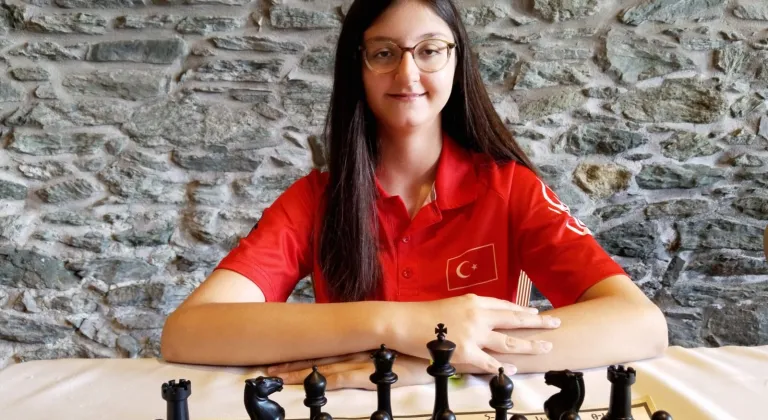 Kraliçeler Online Satranç Festivali'nde yarı finalde Bursalı bir isim
