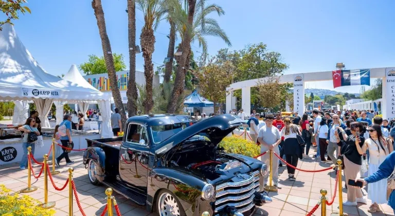 Kültürpark’ta klasik otomobil nostaljisi yoğun ilgi gördü