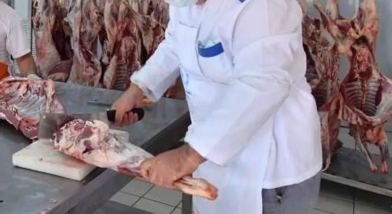 Kurban kesimini işi bilen kasaplar yapmalı!