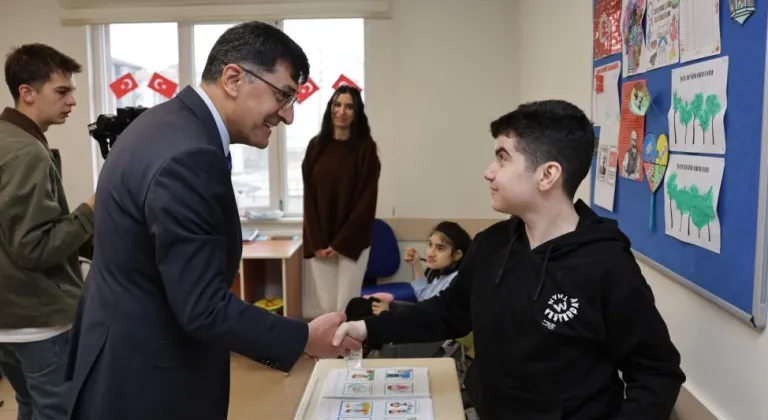 Kütahya'da Başkan Kahveci'den 'özel eğitim' ziyareti