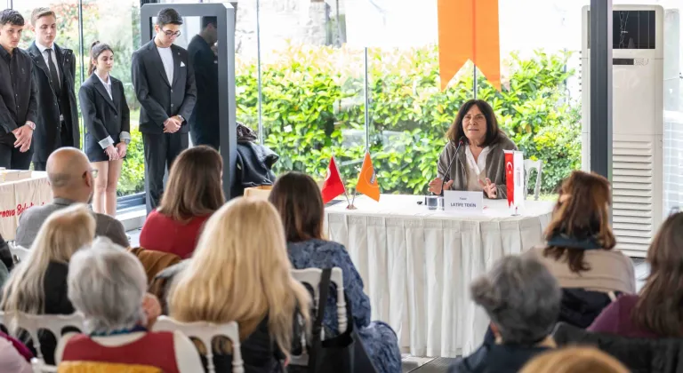 Latife Tekin Bornova’da gençlerle buluştu