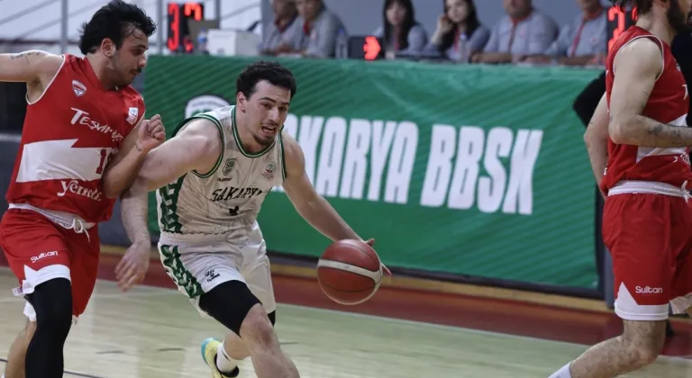 Lider Sakarya play-off’a çeyrek finalden gidiyor