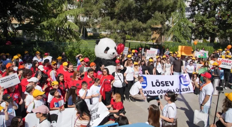 LÖSEV’den dünyaya mesaj... Lösemili Çocuklar Haftası Bursa’dan İstanbul’a uzandı
