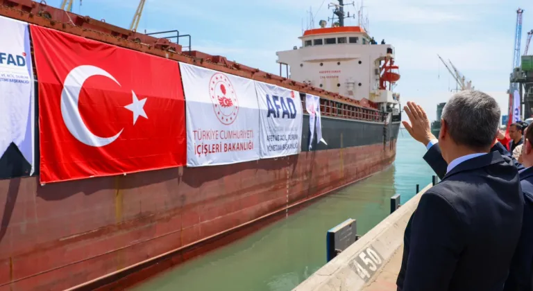 Lübnan’a 730 ton insani yardım Mersin’den dualarla uğurlandı