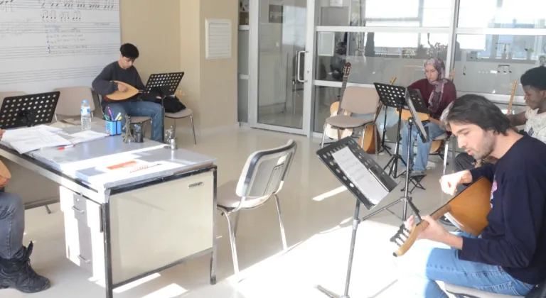Malatya’da bağlama sevgisi kültürleri buluşturuyor