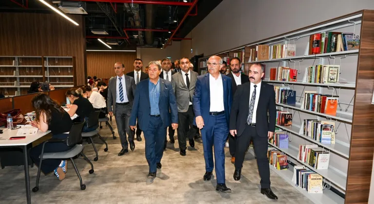 Malatya'da Başkan Er, öğrencilere yemek dağıttı