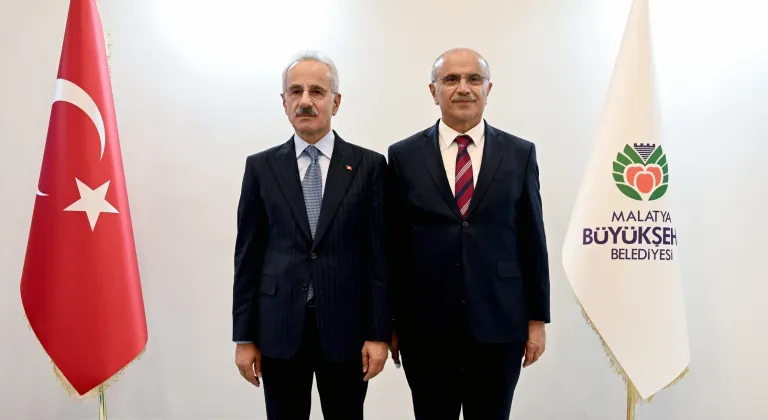 Malatya’daki Şehir Kütüphanesi Bakan Uraloğlu’na Tanıtıldı