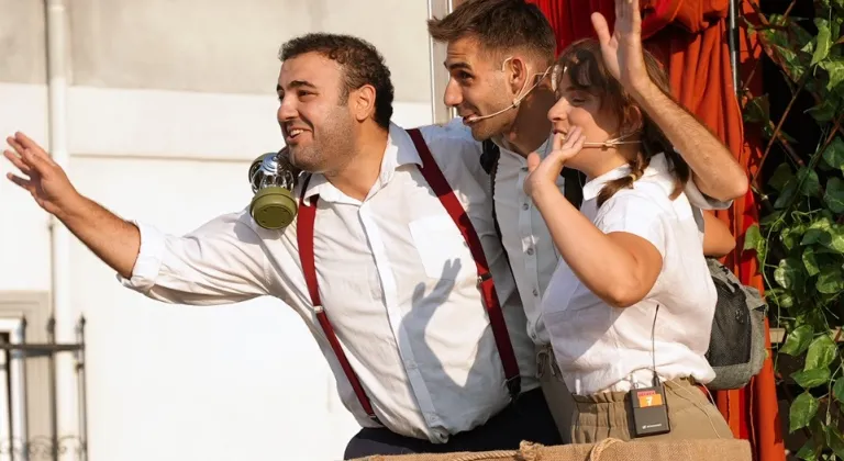 Maltepe’de Yaz Tiyatrosu Coşkusu Zümrütevler’de Sürdü