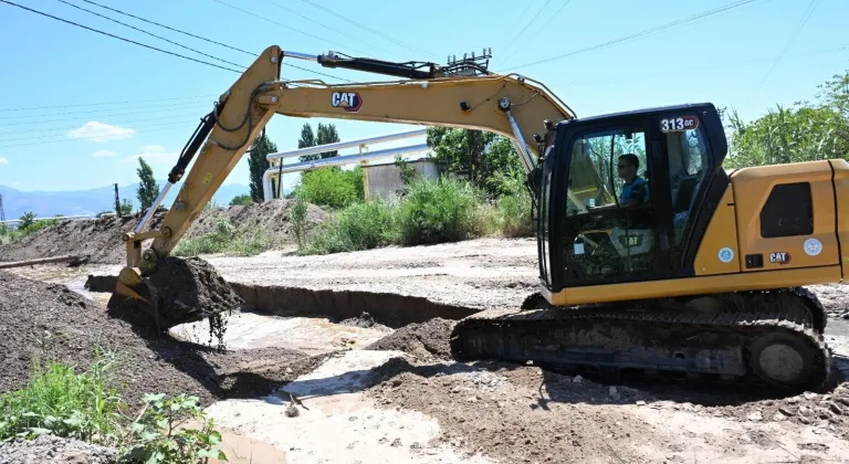 Manisa Alaşehir’de Zeytinçayı deresi temizlendi