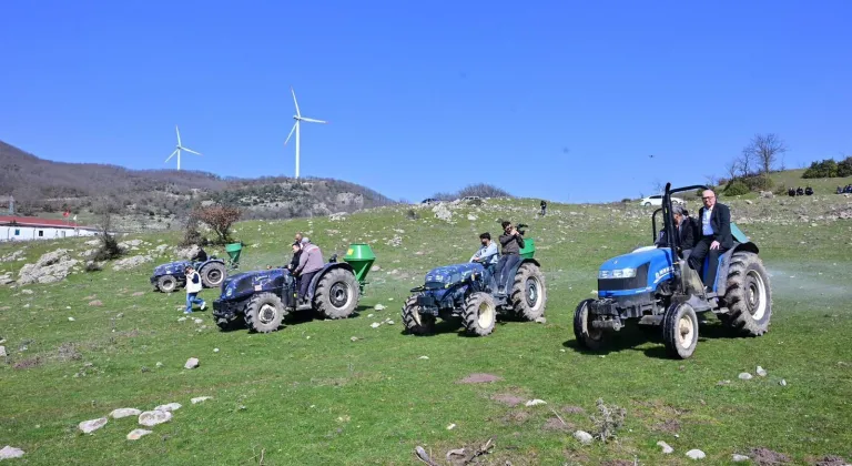 Manisa Kırkağaç’ta meralara gübre desteği