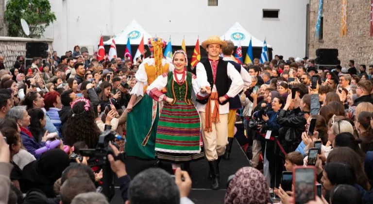 Manisa Mesir Festivali’nde Kültür Defilesi İlgi Odağı Oldu