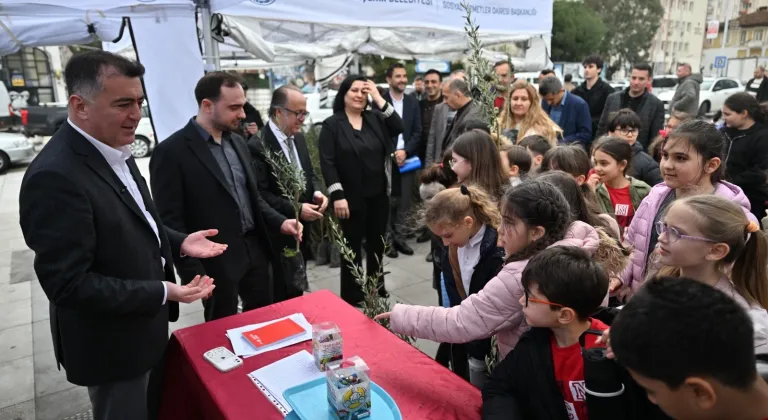 Manisa'da atık piller toplanıyor, fidanlar toprakla buluşuyor